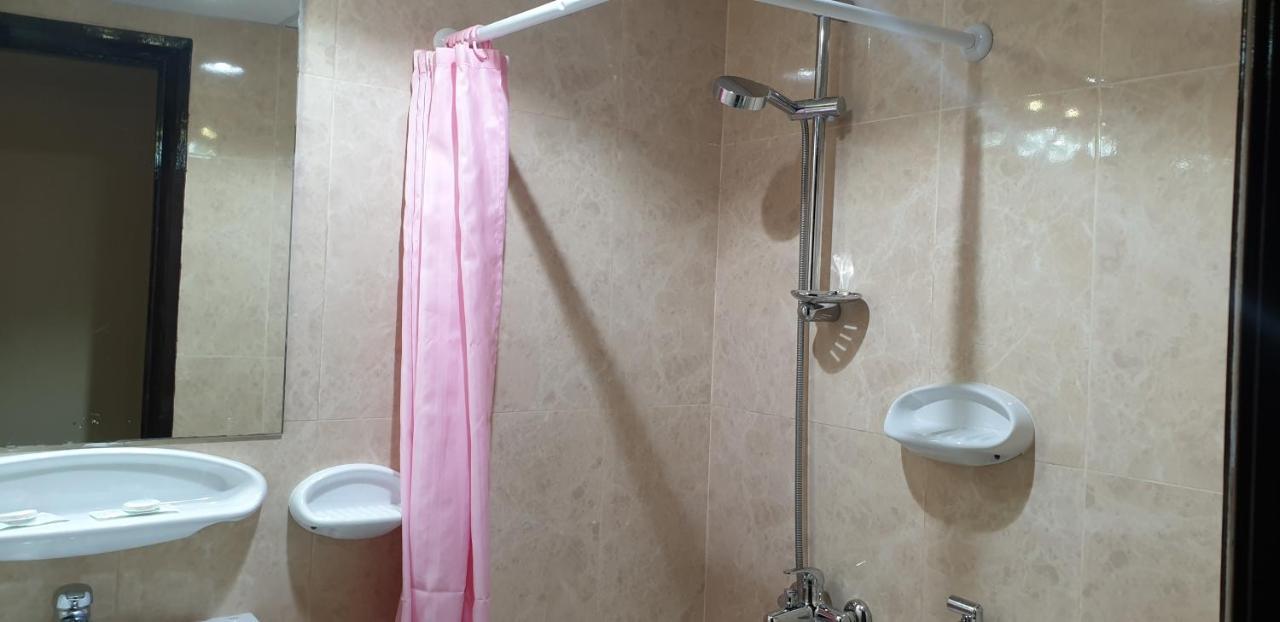דובאי Royal Creek Hotel מראה חיצוני תמונה