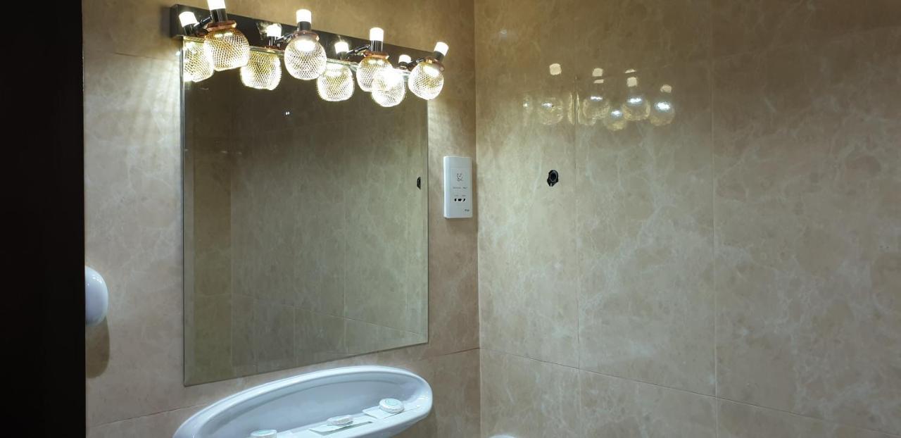 דובאי Royal Creek Hotel מראה חיצוני תמונה